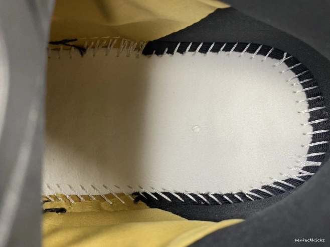 Yeezy 700 Flux' MNVN GZ0717 'Honey Boost 0730